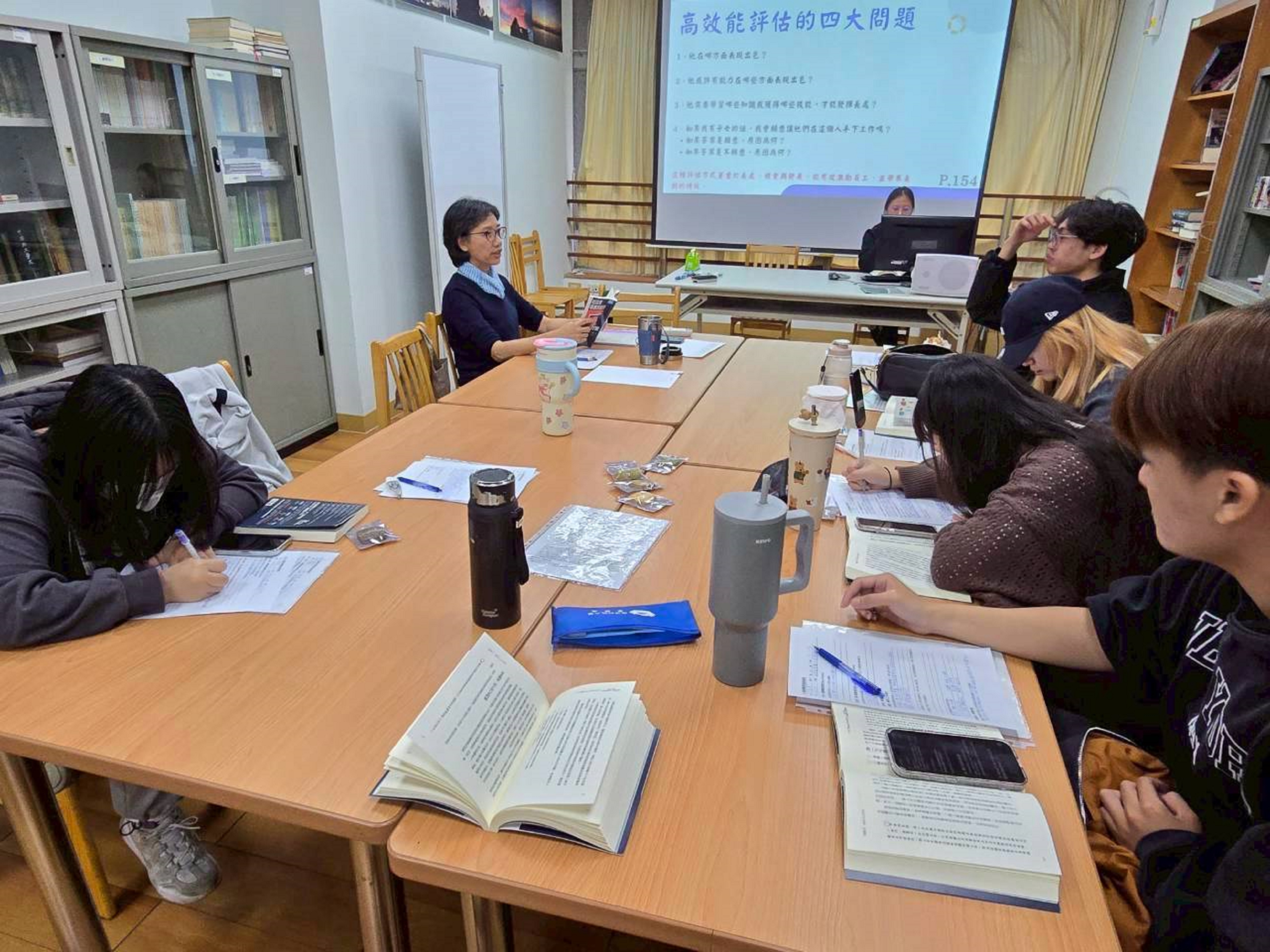 杜拉克談高效能的5個習慣小組進行讀書會分享