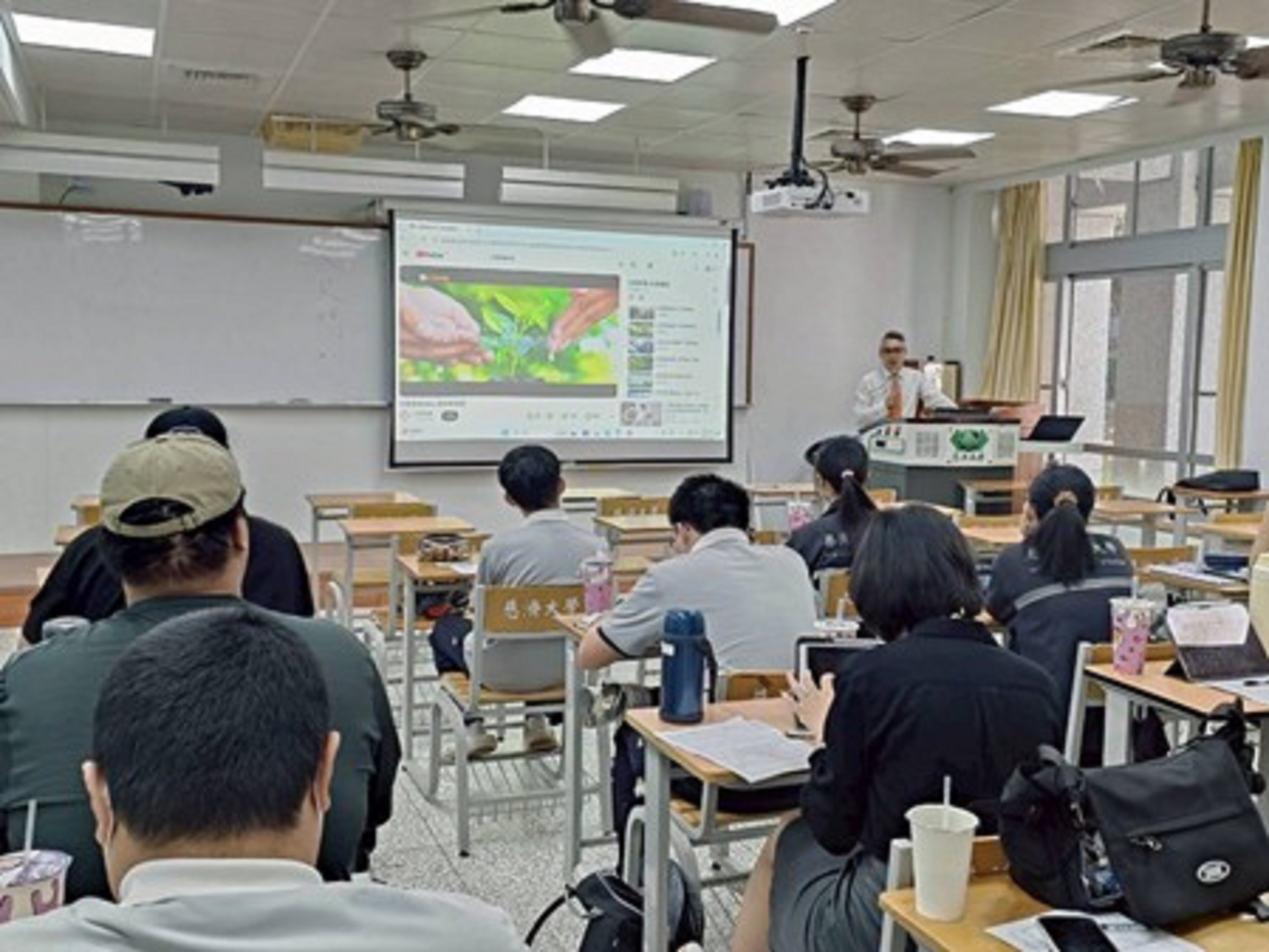 徐宜成老師介紹講座授課教師：｢台灣房屋趨勢中心｣經理-江秉翰老師