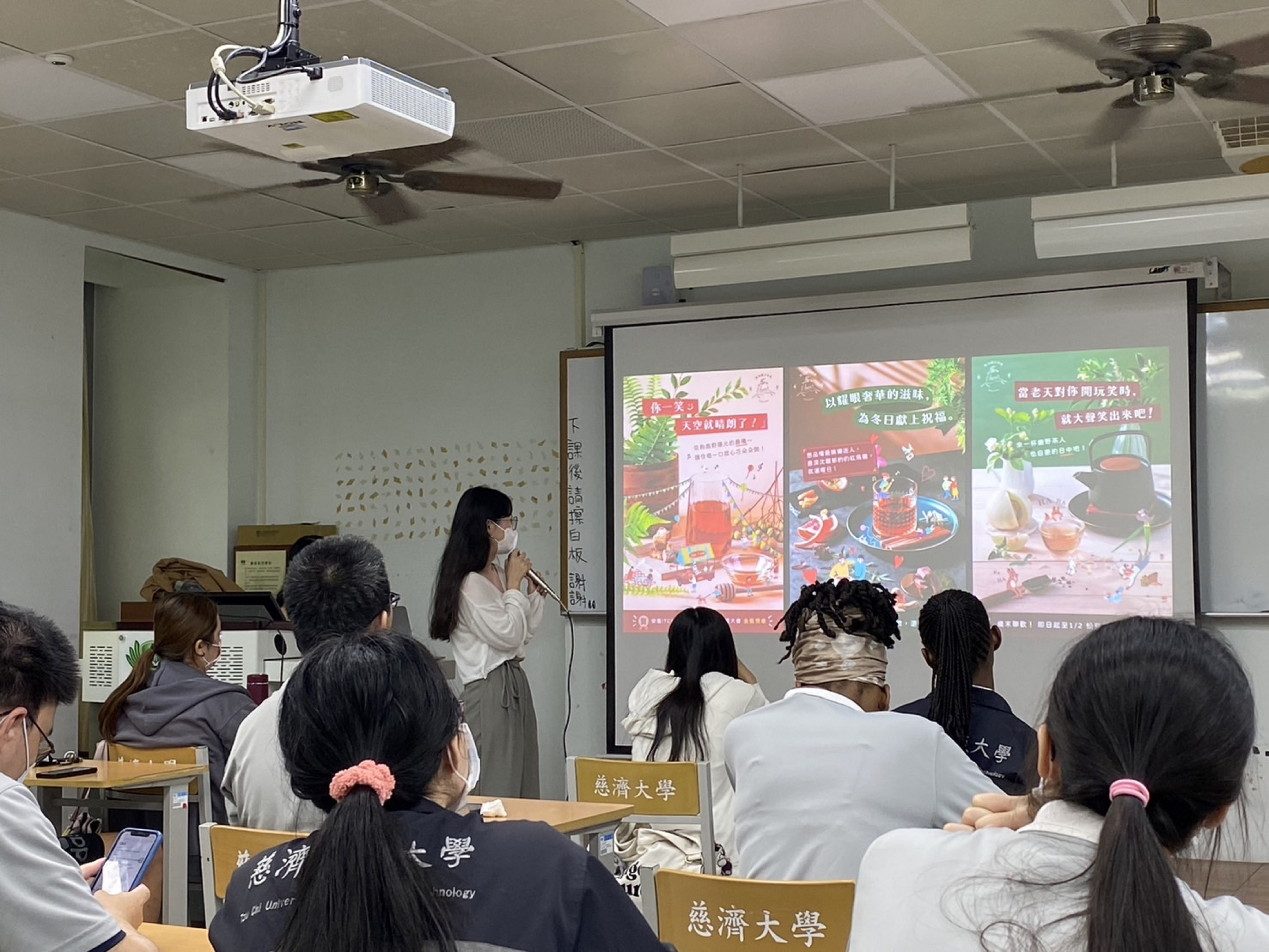 各小組上台分享所觀察到的紅烏龍合作社在社群行銷的文案與策略心得。