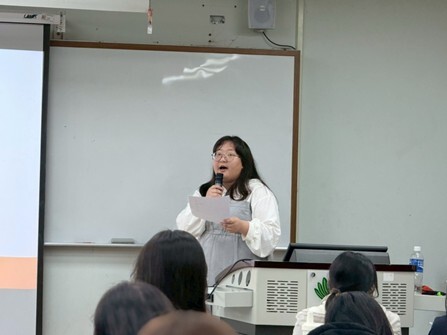 講師演講中