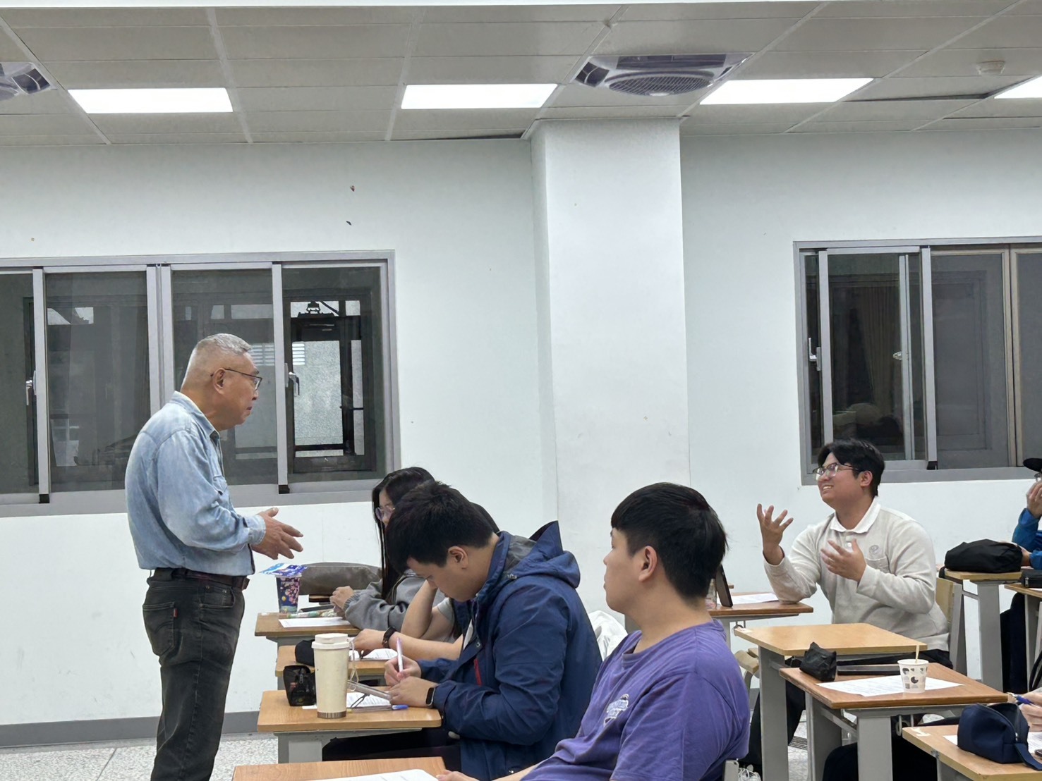 講師與學生互動
