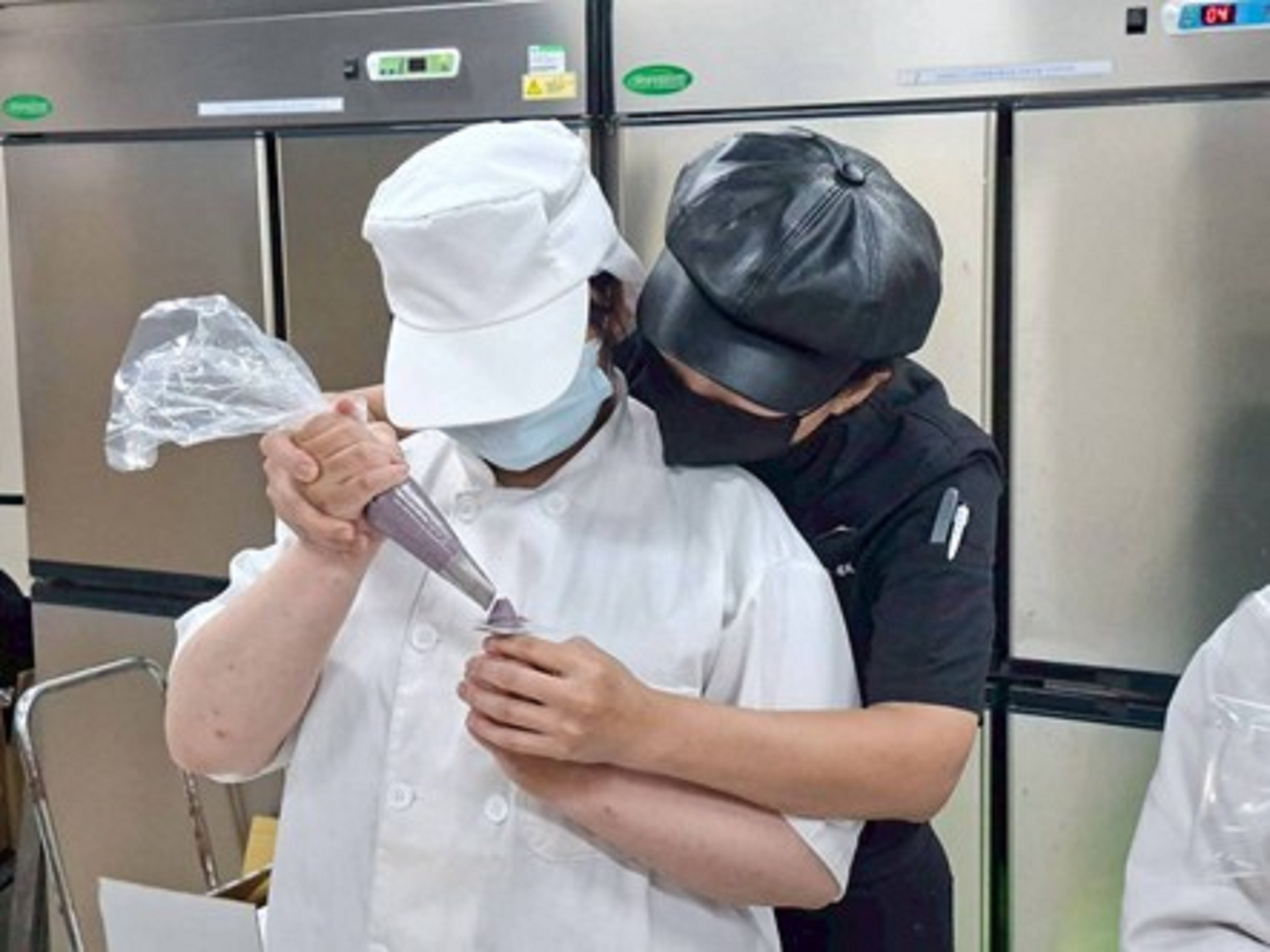 同學製作「旺來紅寶石蛋糕」情形