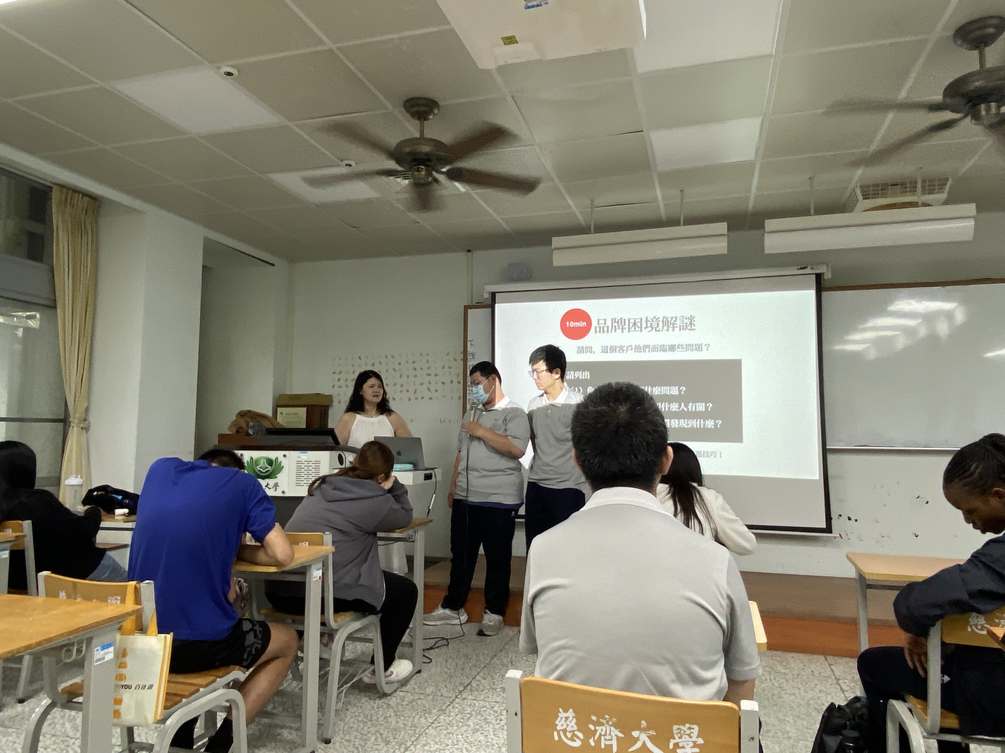 各小組上台分享所觀察到的紅烏龍合作社品牌困境。