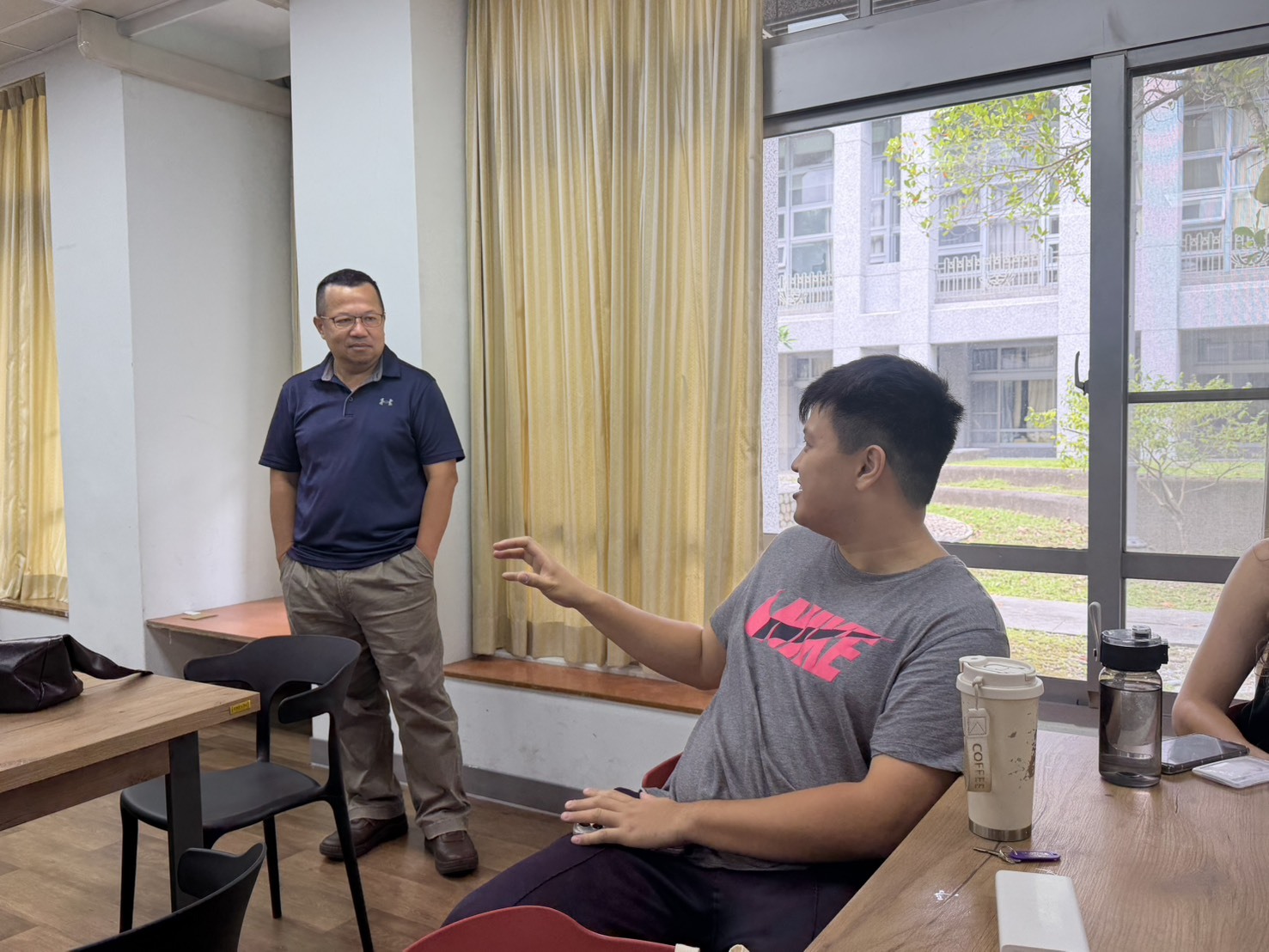 講師與學生熱烈交流