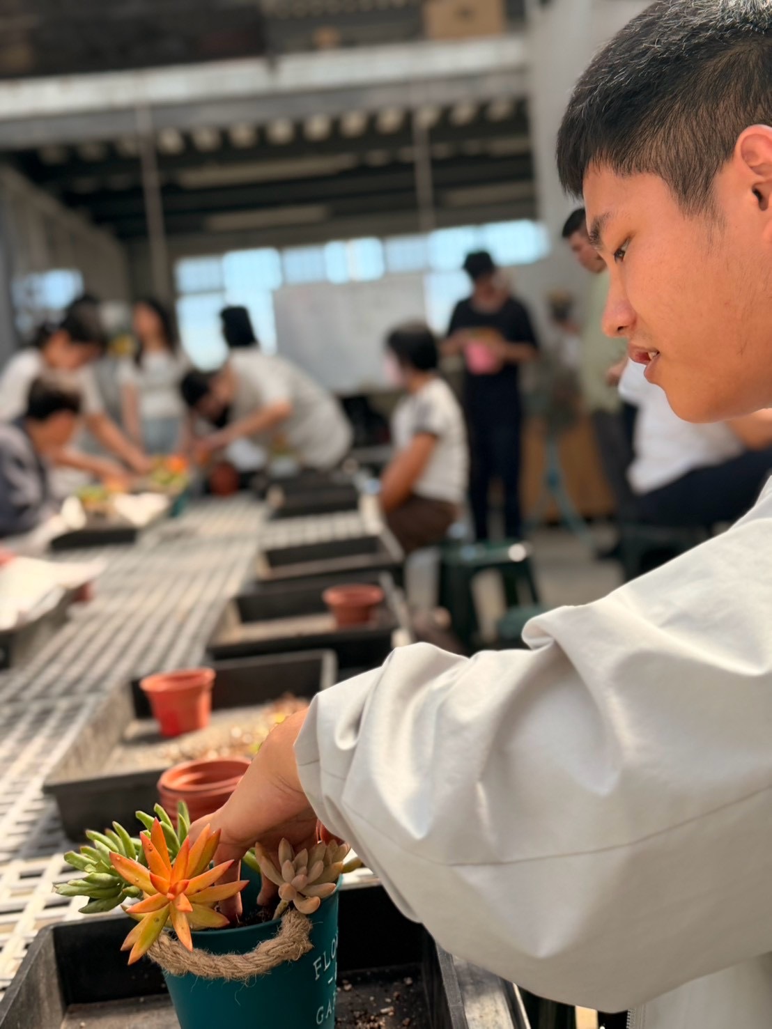 高翊翔同學認真做盆組
