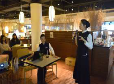 師姊介紹靜思人文的緣起與精神圖片