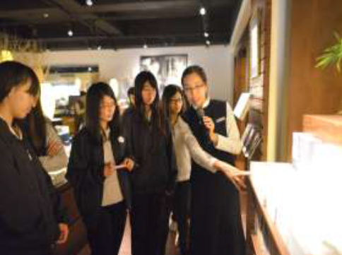 師姊解師如何展示靜思人文文物圖片